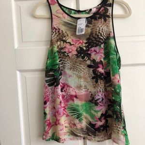 Sleeveless summer shirt
